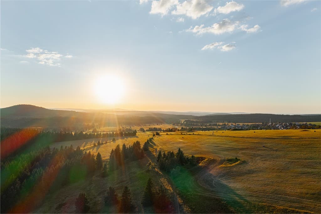 Výhled na krajinu Božího Daru při západu slunce